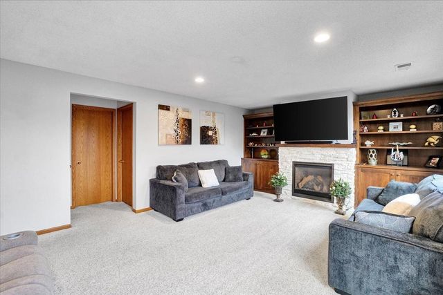 5583 W 140th Street, Savage, MN 55378