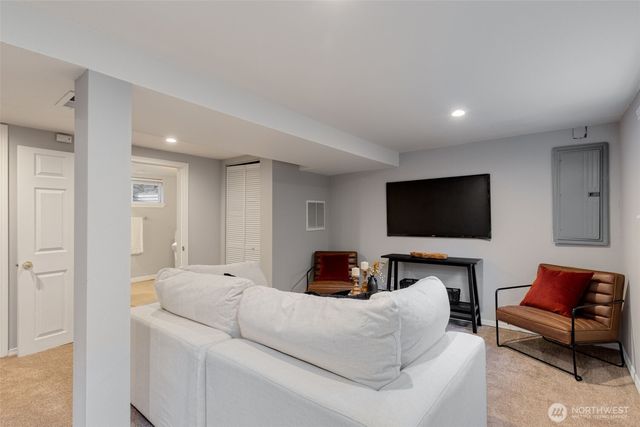 2034 E Harrison Street, Tacoma, WA 98404