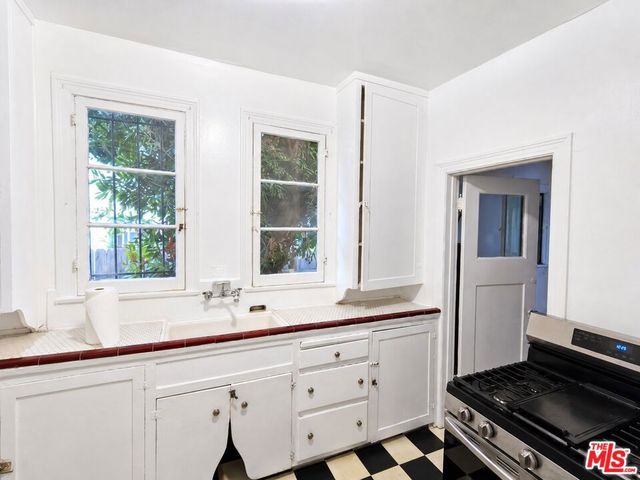 905 Sanborn Avenue, Los Angeles, CA 90029