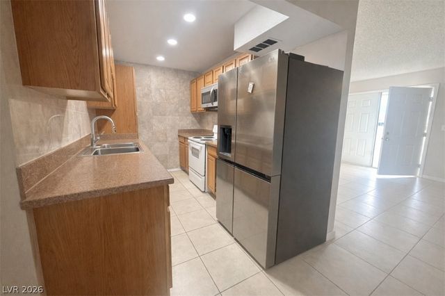 3469 Villa Knolls South Drive, Las Vegas, NV 89120