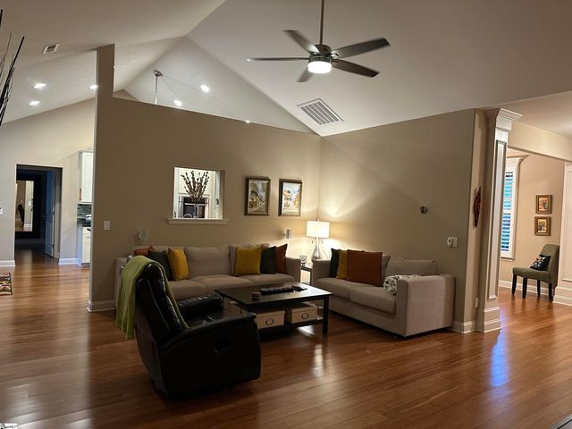 933 Benchmark Drive, Wellford, SC 29385