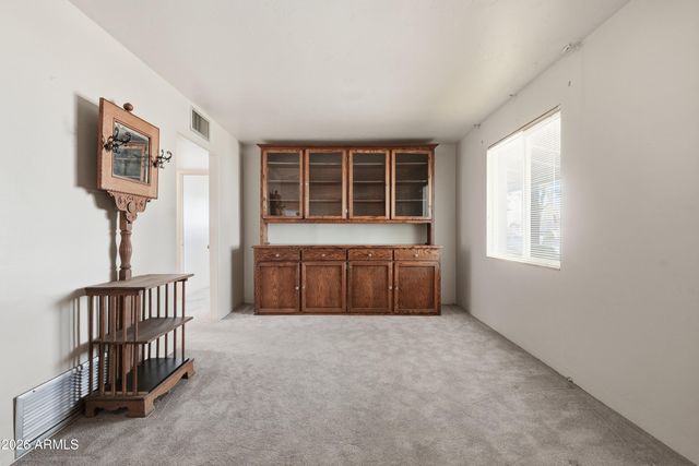 3223 E WELDON Avenue, Phoenix, AZ 85018