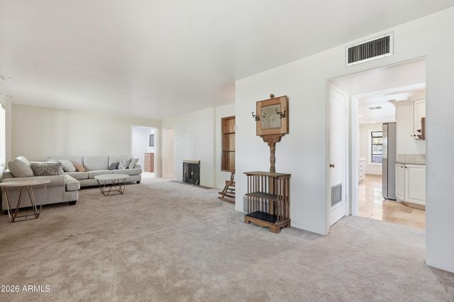 3223 E WELDON Avenue, Phoenix, AZ 85018