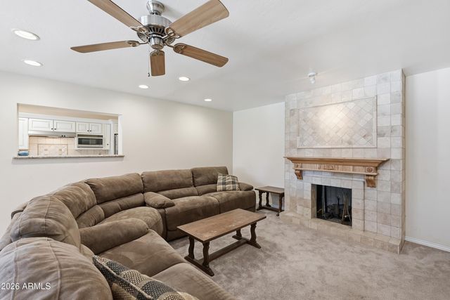 3223 E WELDON Avenue, Phoenix, AZ 85018