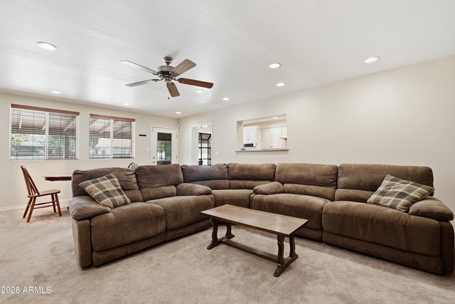 3223 E WELDON Avenue, Phoenix, AZ 85018