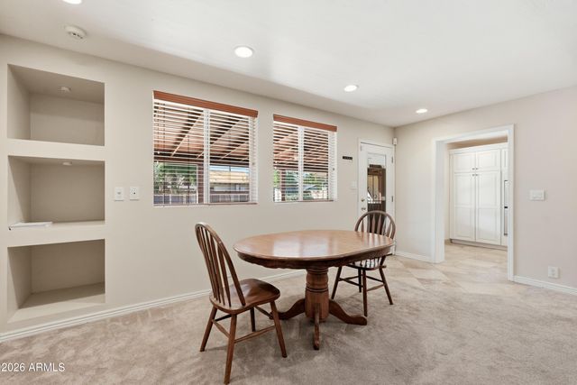 3223 E WELDON Avenue, Phoenix, AZ 85018