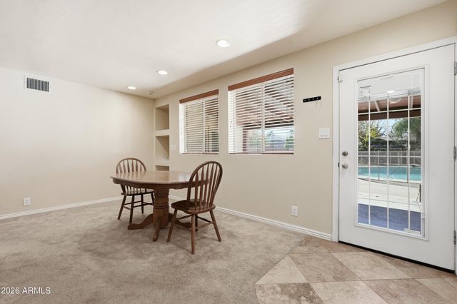 3223 E WELDON Avenue, Phoenix, AZ 85018