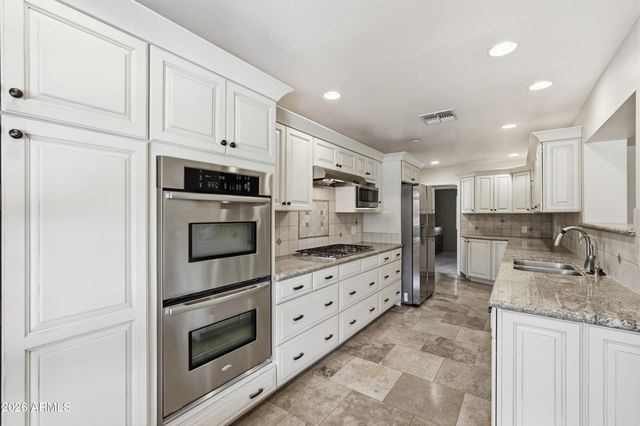 3223 E WELDON Avenue, Phoenix, AZ 85018