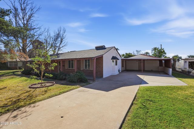 3223 E WELDON Avenue, Phoenix, AZ 85018