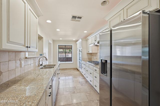 3223 E WELDON Avenue, Phoenix, AZ 85018