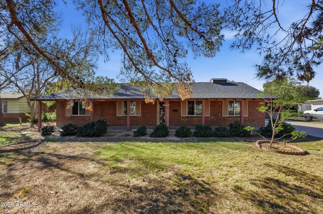 3223 E WELDON Avenue, Phoenix, AZ 85018