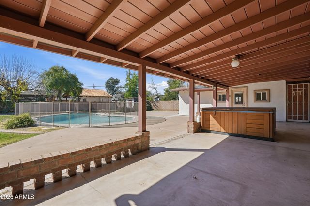 3223 E WELDON Avenue, Phoenix, AZ 85018