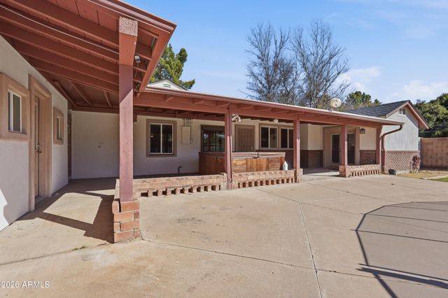 3223 E WELDON Avenue, Phoenix, AZ 85018