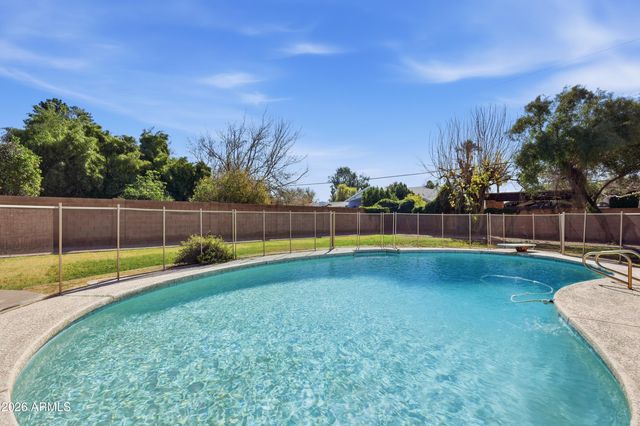 3223 E WELDON Avenue, Phoenix, AZ 85018