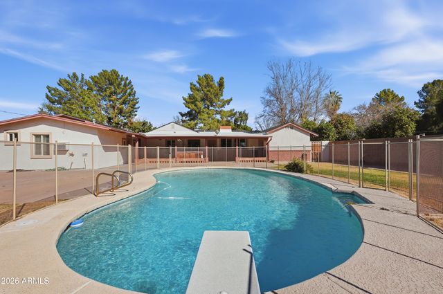 3223 E WELDON Avenue, Phoenix, AZ 85018