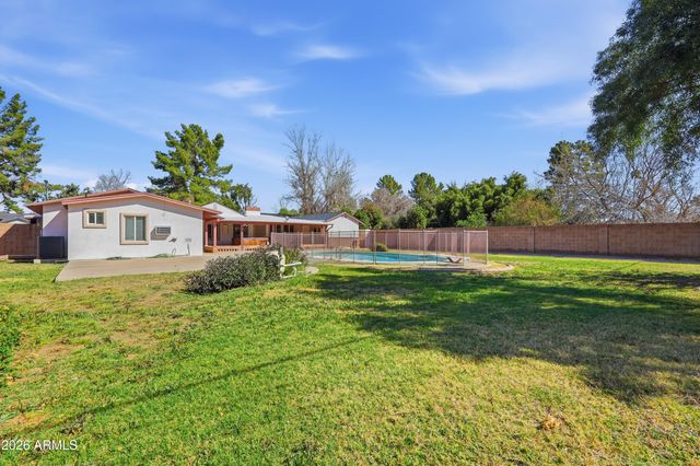 3223 E WELDON Avenue, Phoenix, AZ 85018