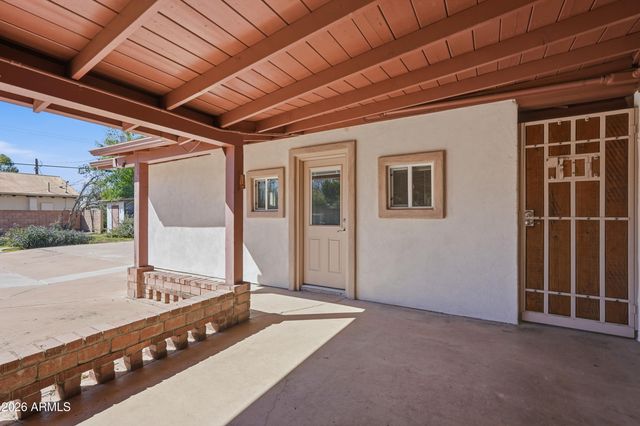 3223 E WELDON Avenue, Phoenix, AZ 85018