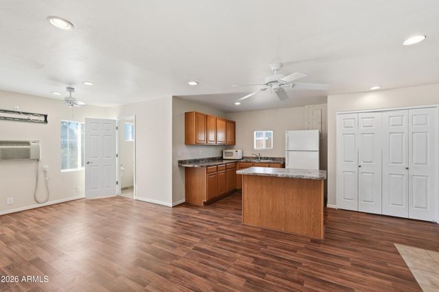 3223 E WELDON Avenue, Phoenix, AZ 85018