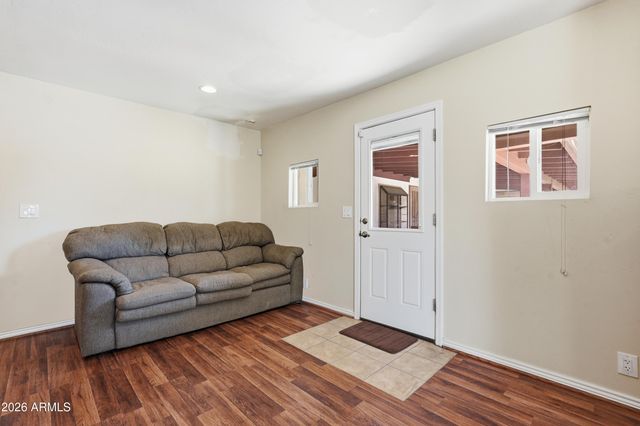 3223 E WELDON Avenue, Phoenix, AZ 85018