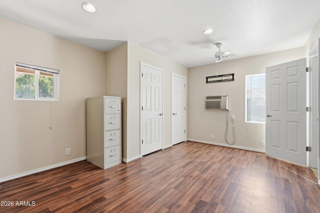 3223 E WELDON Avenue, Phoenix, AZ 85018