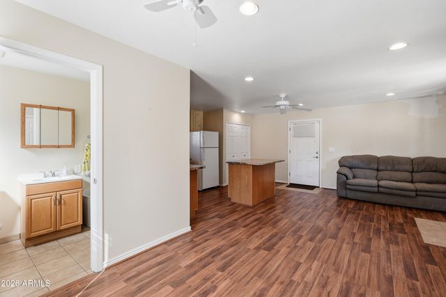 3223 E WELDON Avenue, Phoenix, AZ 85018