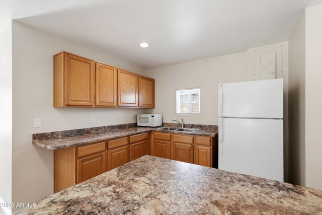 3223 E WELDON Avenue, Phoenix, AZ 85018