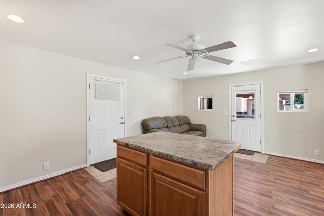 3223 E WELDON Avenue, Phoenix, AZ 85018