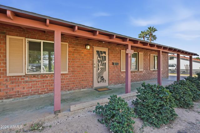 3223 E WELDON Avenue, Phoenix, AZ 85018