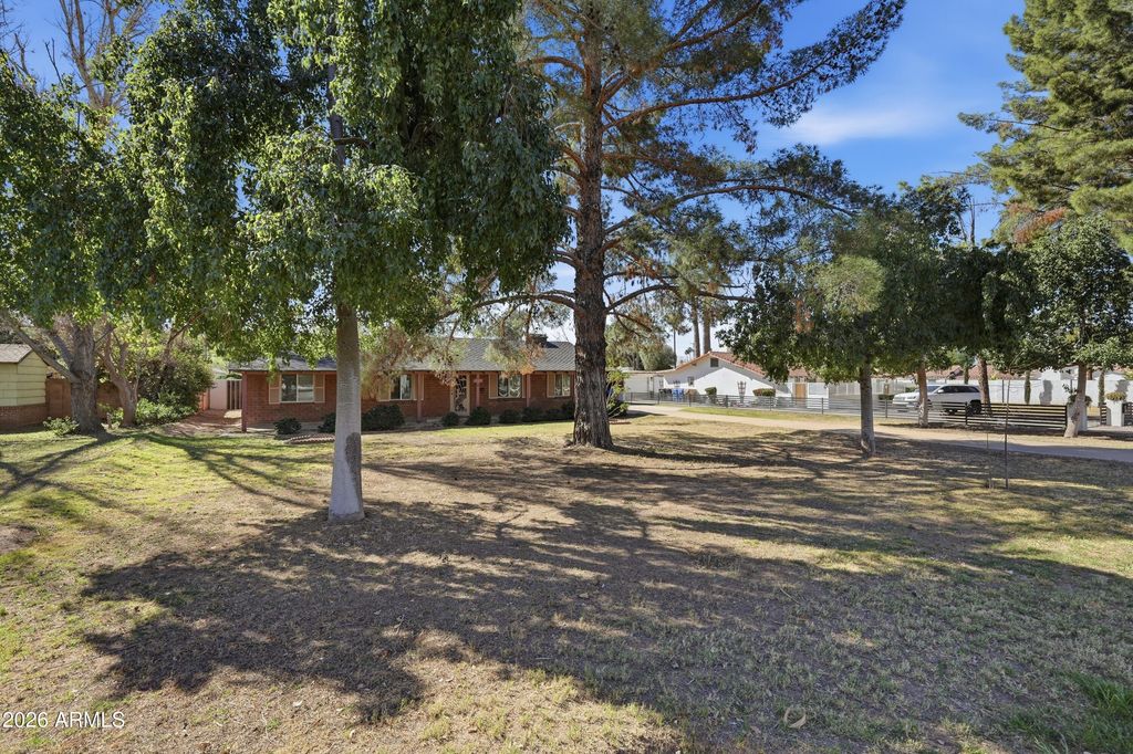 3223 E WELDON Avenue, Phoenix, AZ 85018