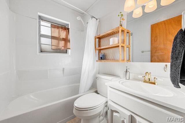 1734 Beverly Drive, St Charles, MO 63303