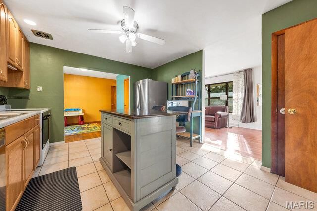 1734 Beverly Drive, St Charles, MO 63303