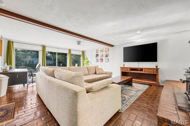 1734 Beverly Drive, St Charles, MO 63303