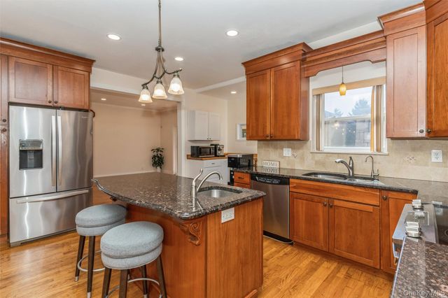 21 Tollgate Drive, East Northport, NY 11731