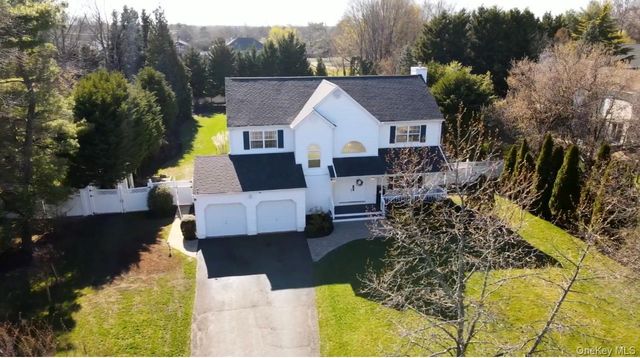 21 Tollgate Drive, East Northport, NY 11731