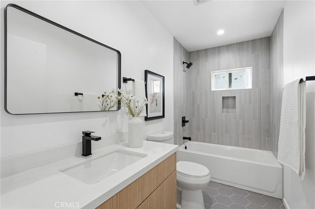 1430 S Cloverdale Avenue, Los Angeles, CA 90019