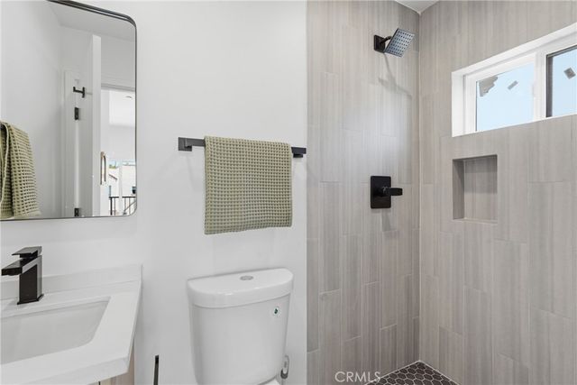 1430 S Cloverdale Avenue, Los Angeles, CA 90019