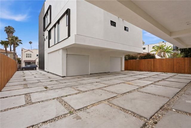 1430 S Cloverdale Avenue, Los Angeles, CA 90019