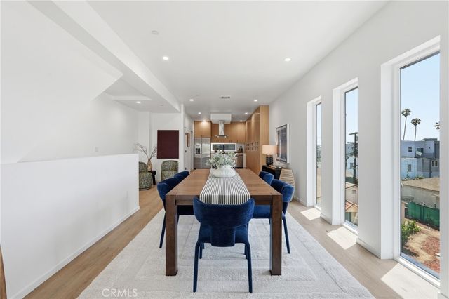 1430 S Cloverdale Avenue, Los Angeles, CA 90019