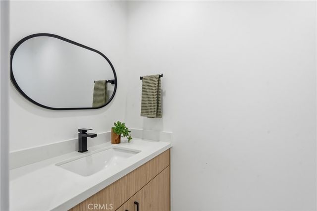 1430 S Cloverdale Avenue, Los Angeles, CA 90019
