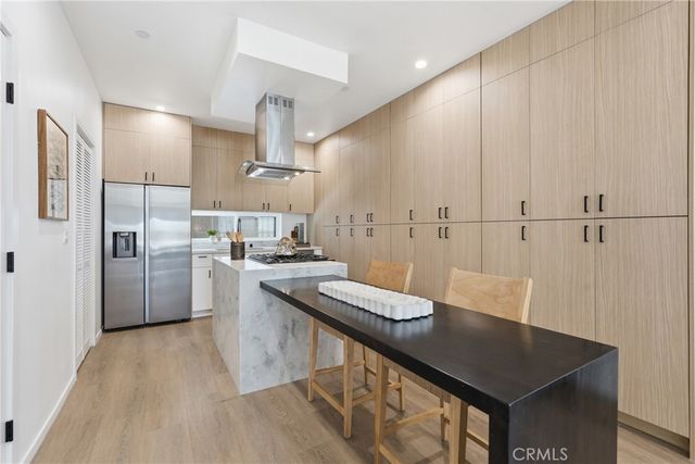 1430 S Cloverdale Avenue, Los Angeles, CA 90019