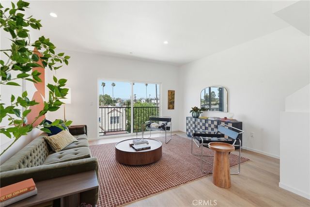 1430 S Cloverdale Avenue, Los Angeles, CA 90019