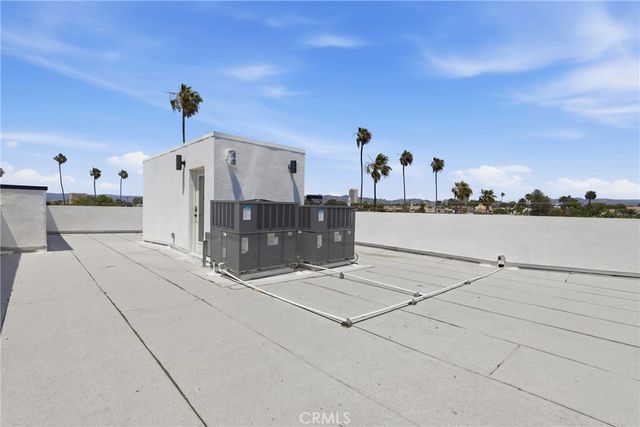 1430 S Cloverdale Avenue, Los Angeles, CA 90019