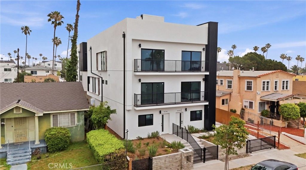 1430 S Cloverdale Avenue, Los Angeles, CA 90019