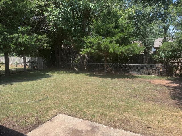 425 Meadow Lake Drive, Edmond, OK 73003