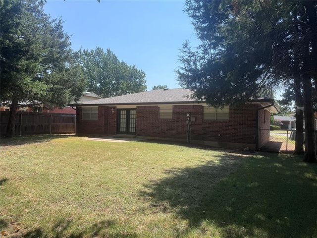 425 Meadow Lake Drive, Edmond, OK 73003