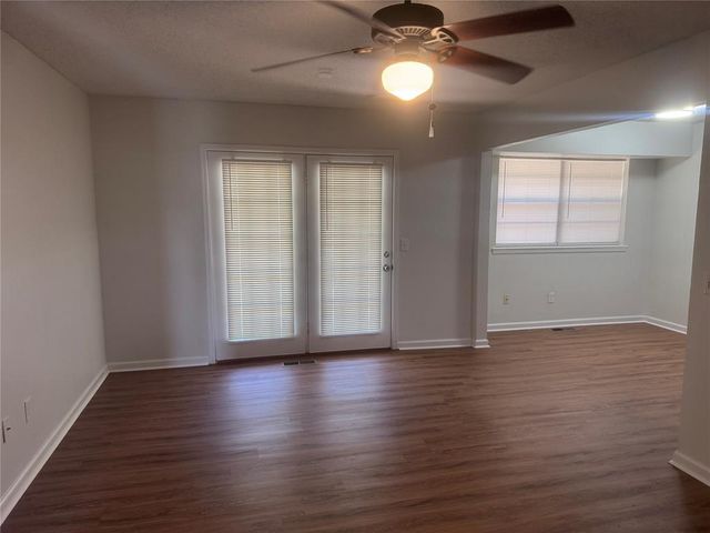 425 Meadow Lake Drive, Edmond, OK 73003