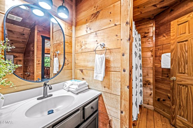 1420 Silver Poplar Lane, Sevierville, TN 37876
