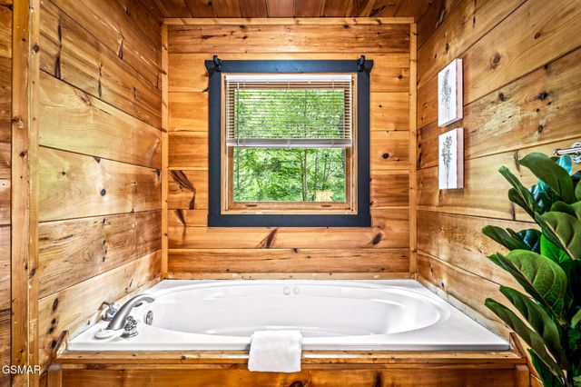 1420 Silver Poplar Lane, Sevierville, TN 37876