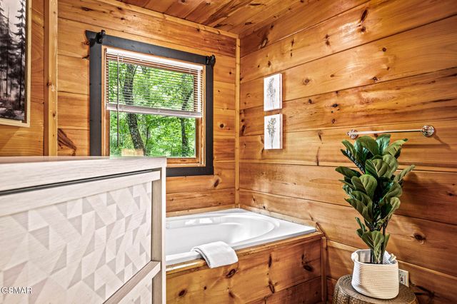 1420 Silver Poplar Lane, Sevierville, TN 37876