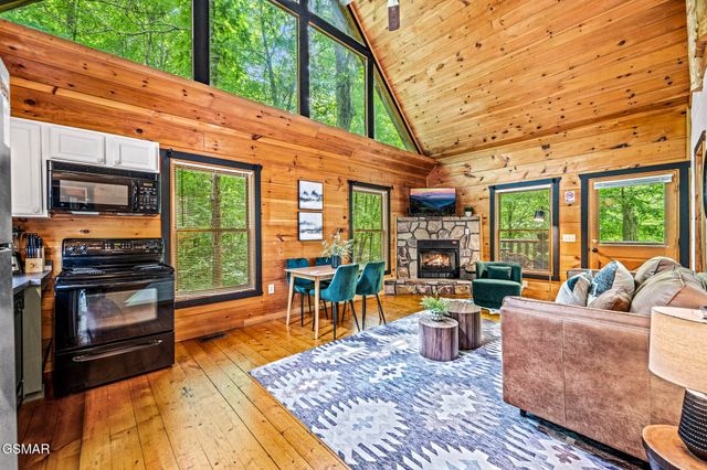 1420 Silver Poplar Lane, Sevierville, TN 37876